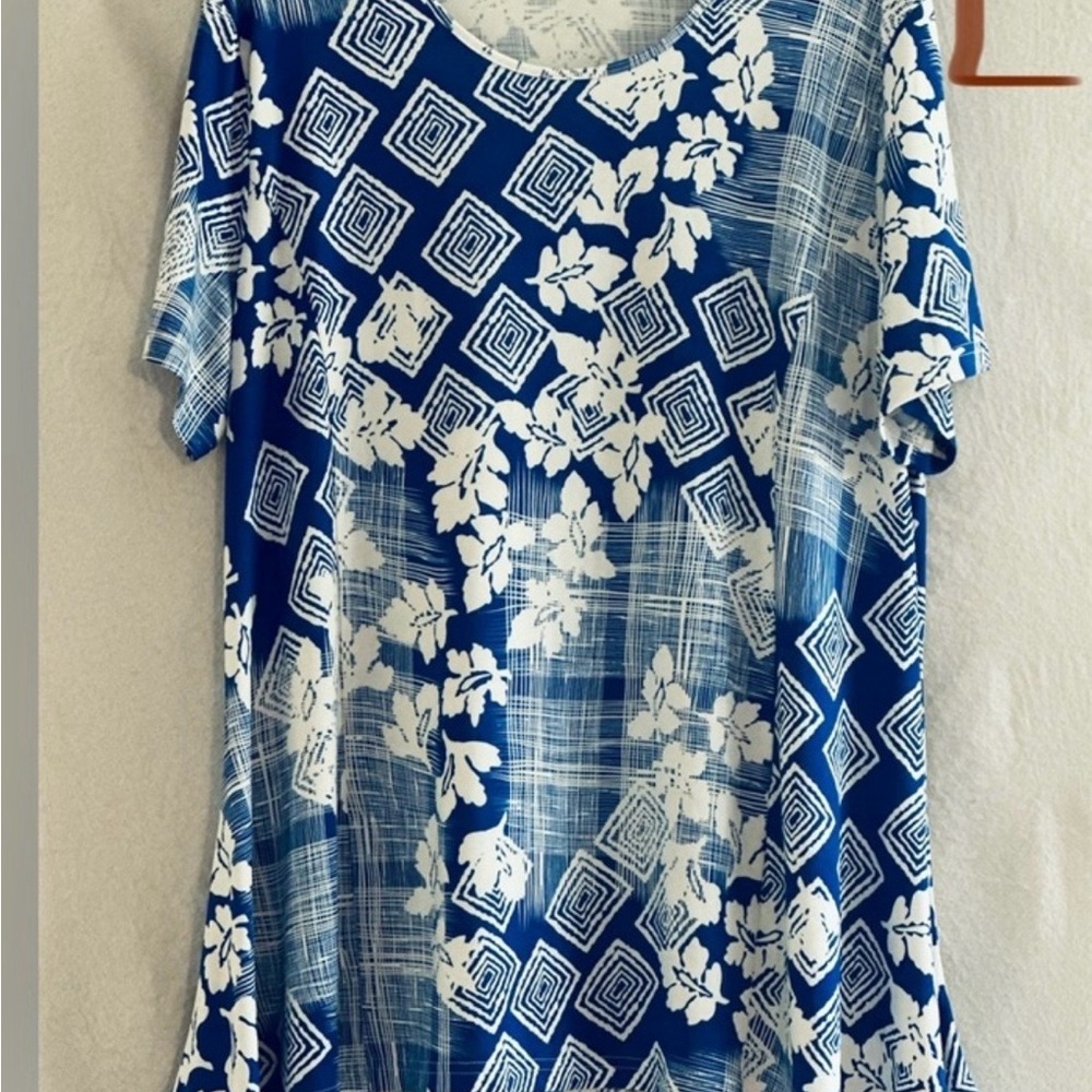 LADIES LT/DK BLUE & WHITE TOP